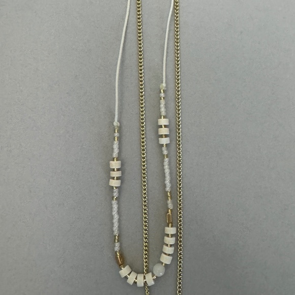 NWOT Pink Lily Made to Shine White & Gold Layered Beaded Necklace - Picture 2 of 3